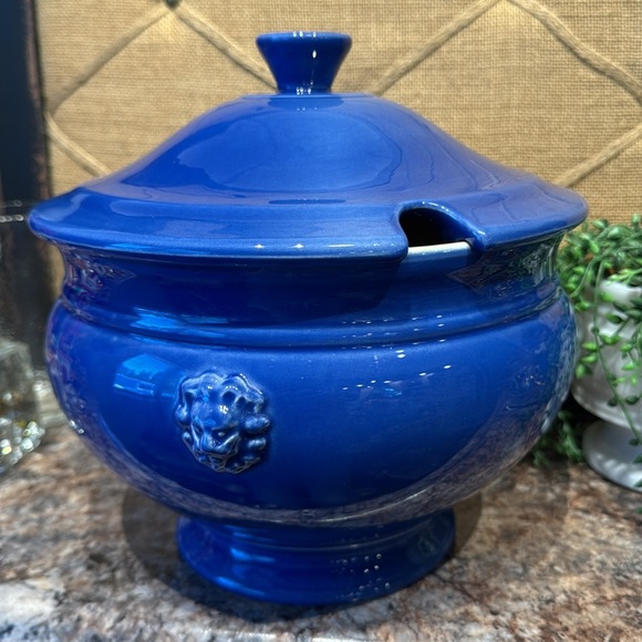 Emile Henry Lion Head Soup Tureen - Picture 4 of 9